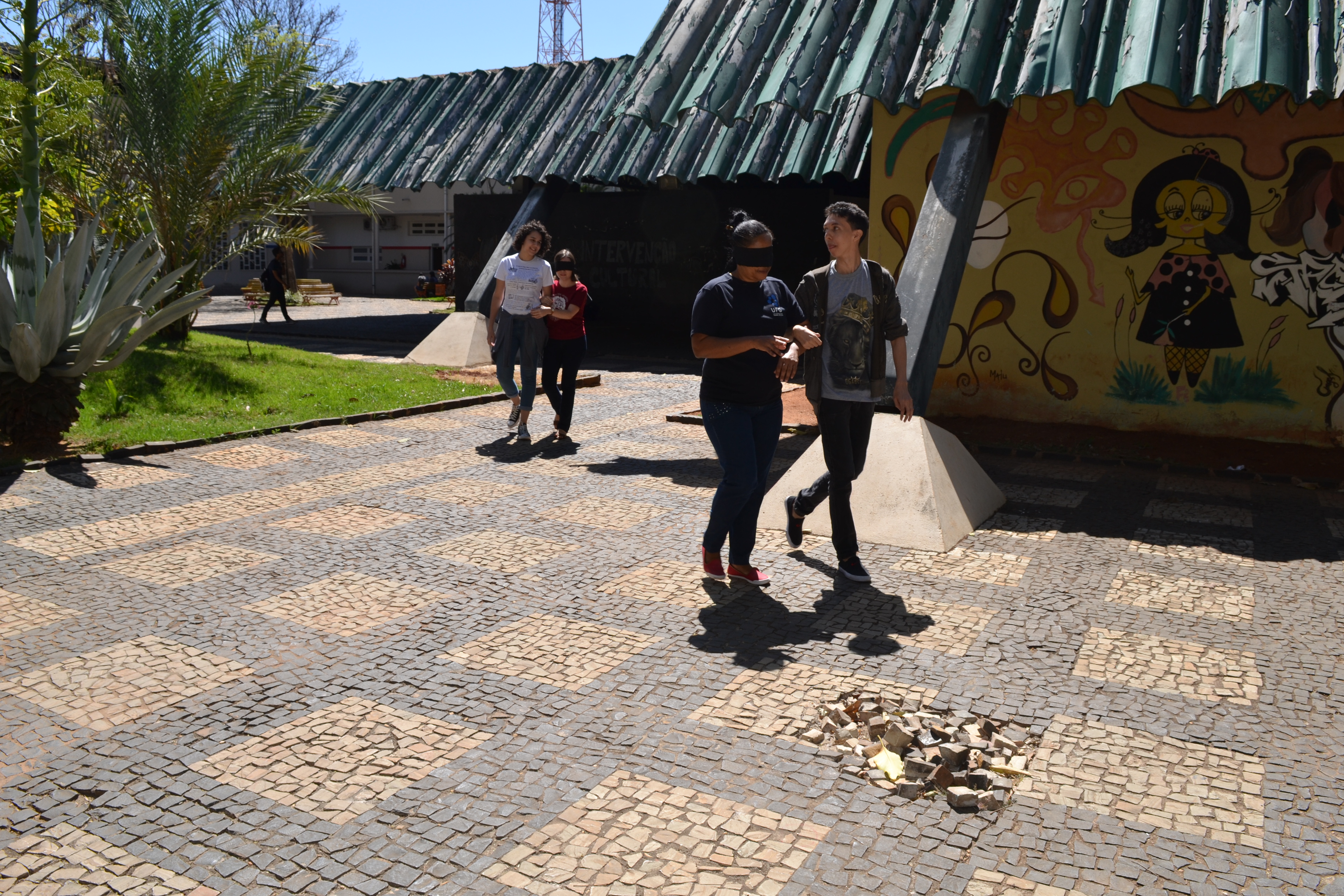 Formação do Napne no Câmpus Goiânia envolveu vivência para experimentar a diversidade visual. 